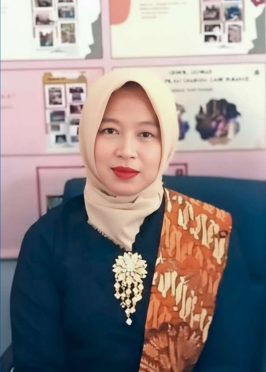 IKE RATNA HENDRAWATI, S.E | Kepala Sekolah