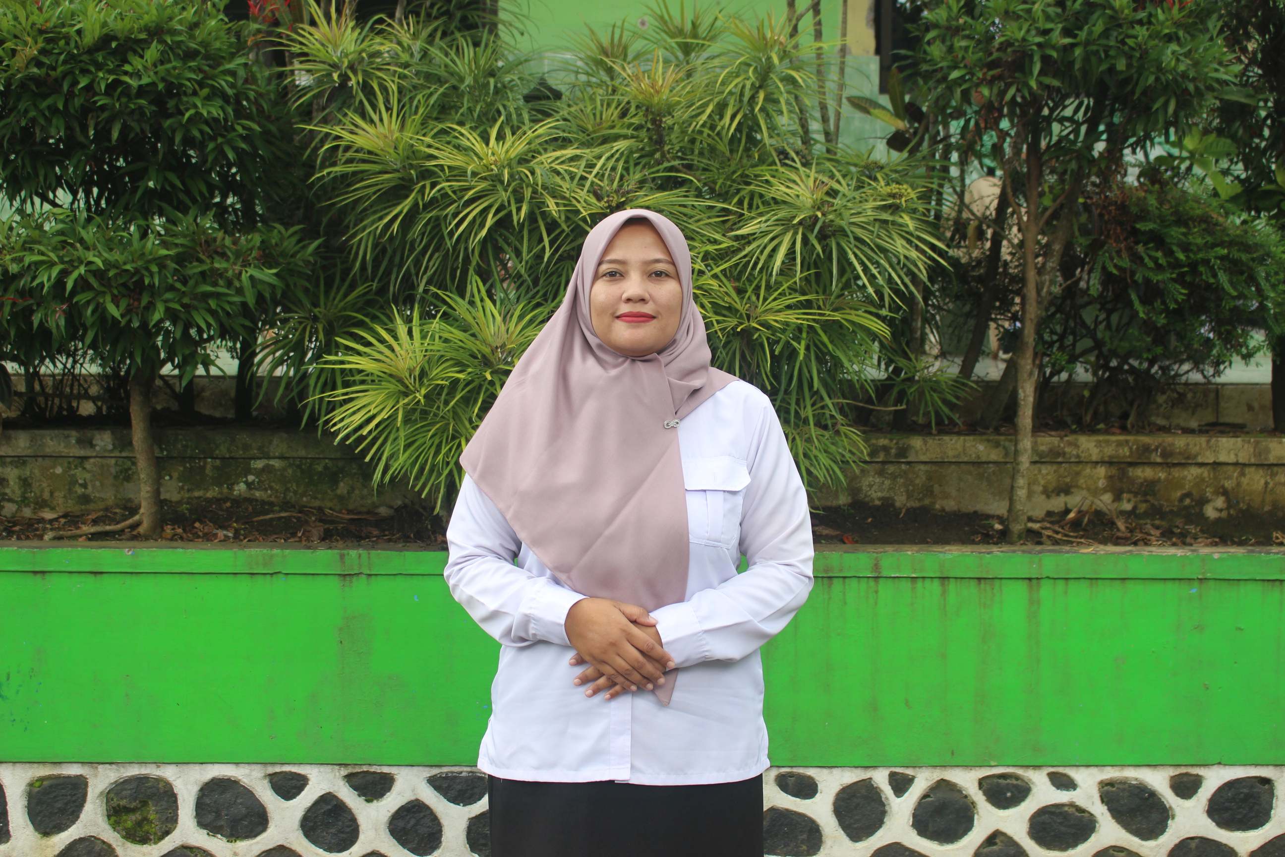 YEAN INDRIANA, S.Pd | Guru