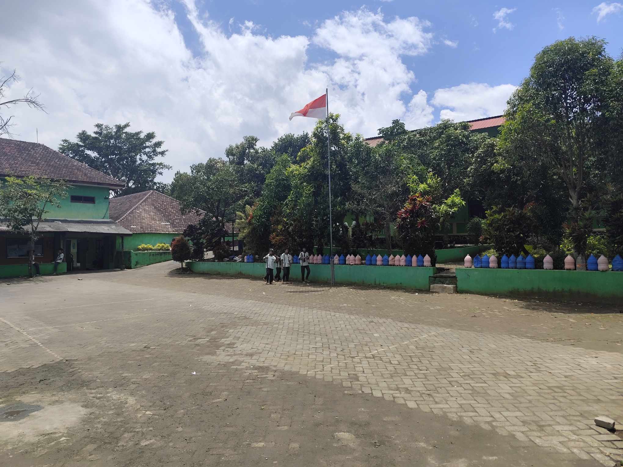 Halaman Sekolah